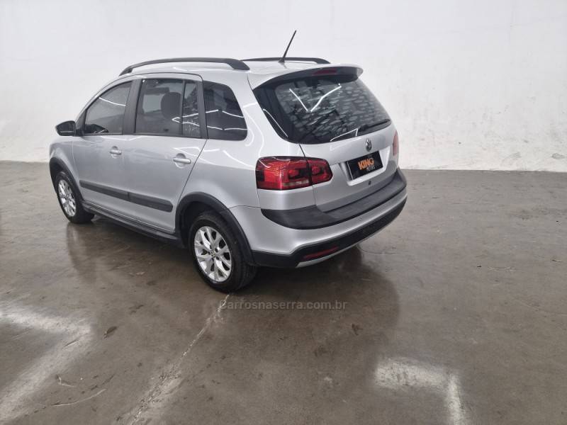 VOLKSWAGEN - SPACE CROSS - 2013/2014 - Prata - R$ 56.900,00