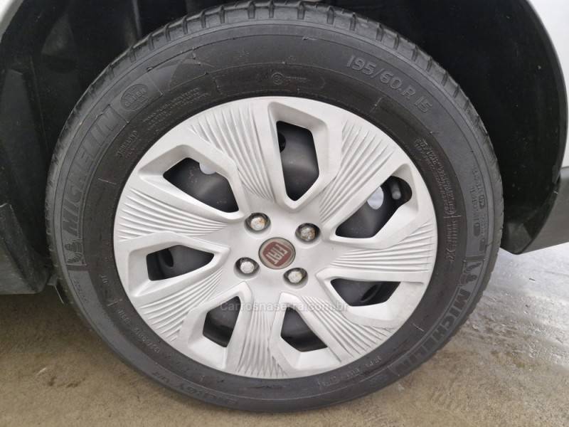 FIAT - GRAND SIENA - 2015/2016 - Prata - R$ 41.900,00