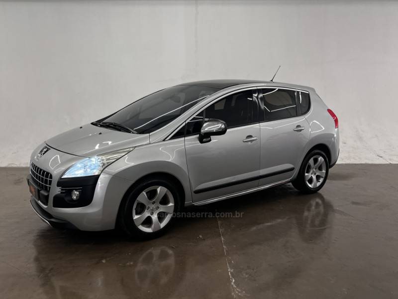 PEUGEOT - 3008 - 2011/2012 - Prata - R$ 43.900,00