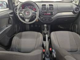 FIAT - GRAND SIENA - 2015/2016 - Prata - R$ 41.900,00