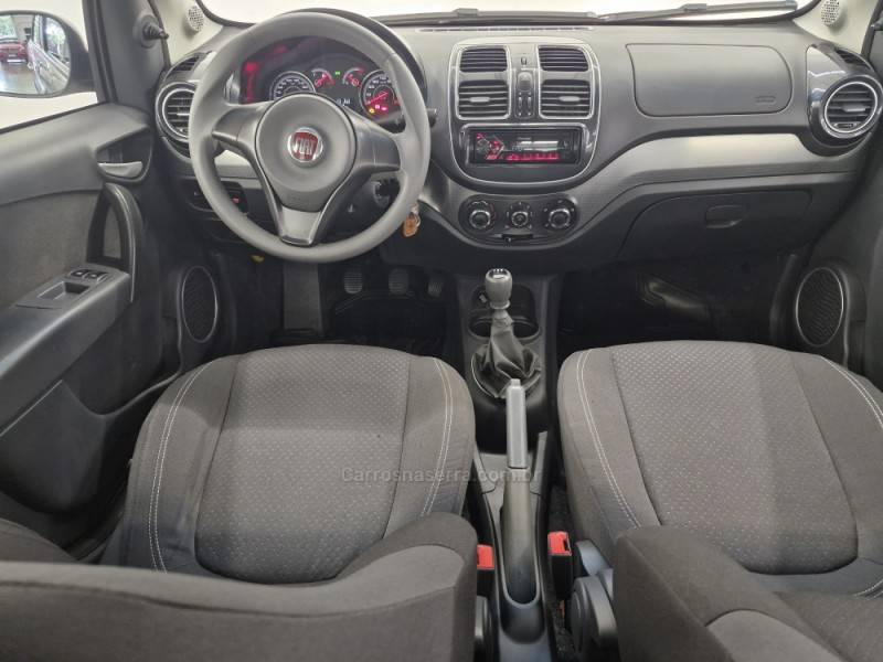 FIAT - GRAND SIENA - 2015/2016 - Prata - R$ 41.900,00
