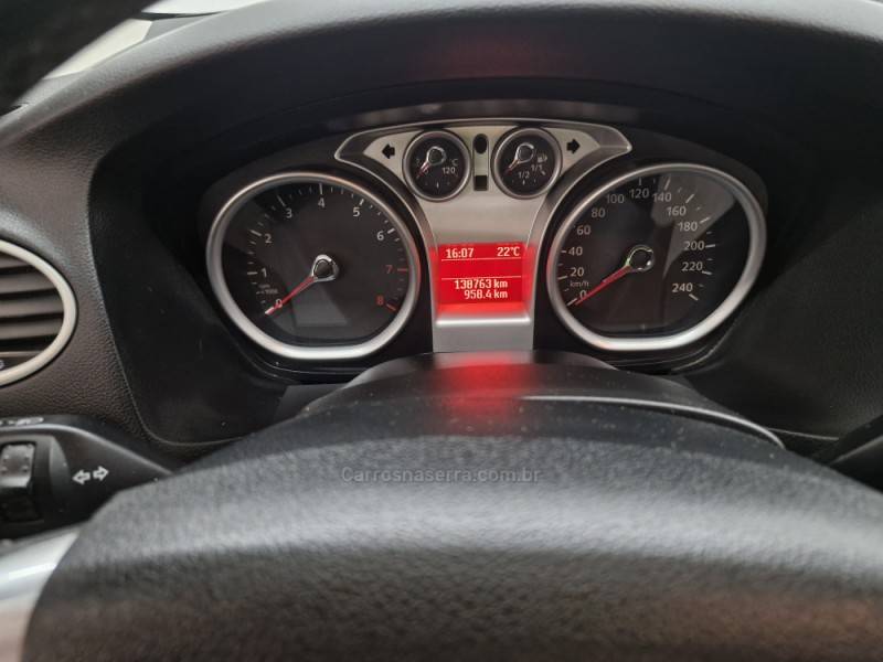 FORD - FOCUS - 2013/2013 - Prata - R$ 43.900,00