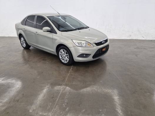 FORD - FOCUS - 2010/2011 - Prata - R$ 41.900,00