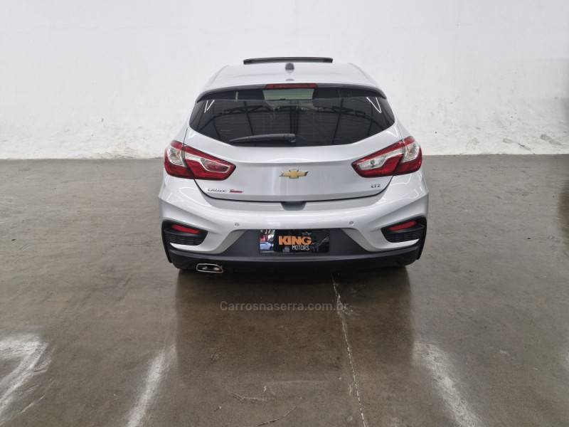 CHEVROLET - CRUZE - 2018/2019 - Prata - R$ 109.900,00