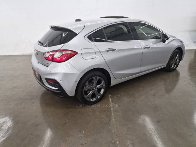 CHEVROLET - CRUZE - 2018/2019 - Prata - R$ 109.900,00