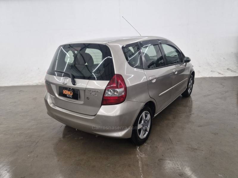 HONDA - FIT - 2007/2008 - Dourada - R$ 32.900,00