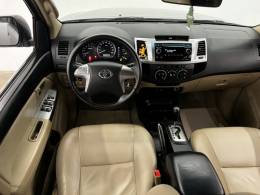 TOYOTA - HILUX SW4 - 2015/2015 - Prata - R$ 124.900,00