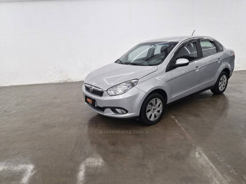 FIAT - GRAND SIENA - 2015/2016 - Prata - R$ 41.900,00
