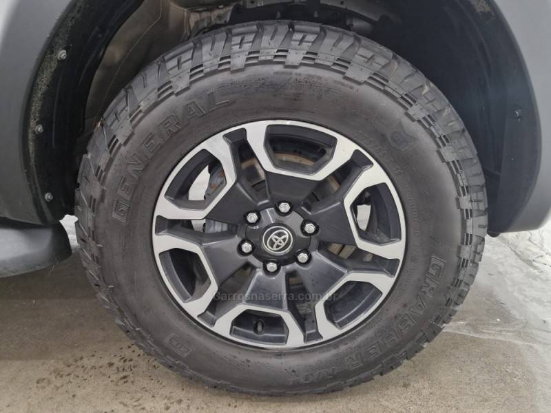 TOYOTA - HILUX - 2021/2021 - Preta - R$ 245.900,00