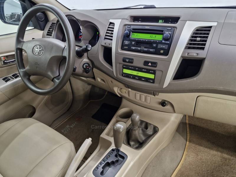 TOYOTA - HILUX SW4 - 2006/2006 - Branca - R$ 99.900,00