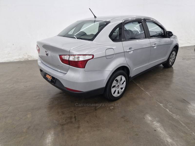 FIAT - GRAND SIENA - 2015/2016 - Prata - R$ 41.900,00