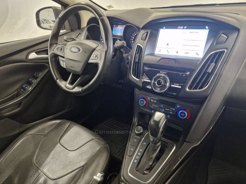 FORD - FOCUS - 2017/2018 - Cinza - R$ 79.900,00