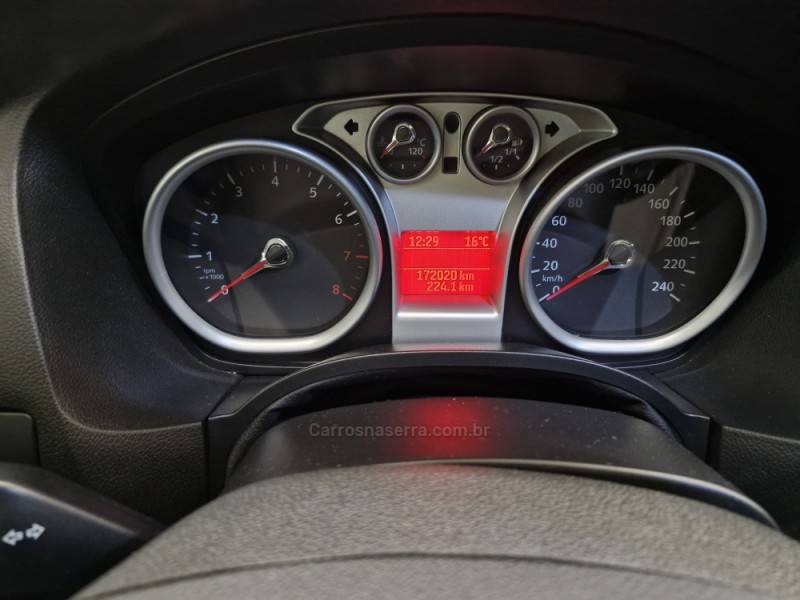 FORD - FOCUS - 2010/2011 - Prata - R$ 41.900,00