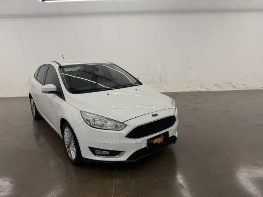 FORD - FOCUS - 2017/2018 - Branca - R$ 59.900,00