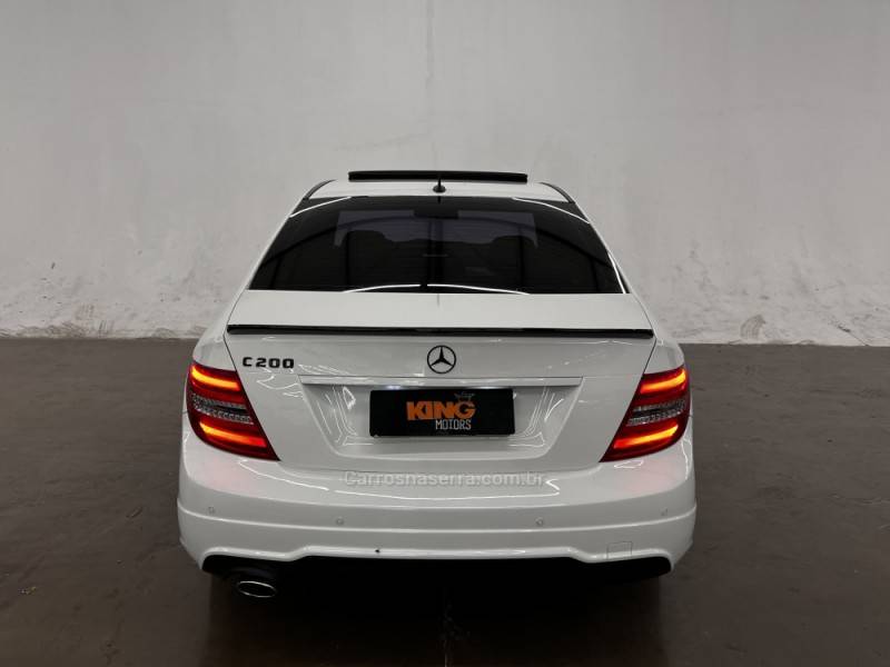 MERCEDES-BENZ - C 200 - 2013/2014 - Branca - R$ 89.900,00