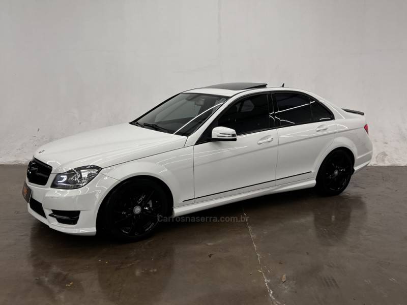 MERCEDES-BENZ - C 200 - 2013/2014 - Branca - R$ 89.900,00