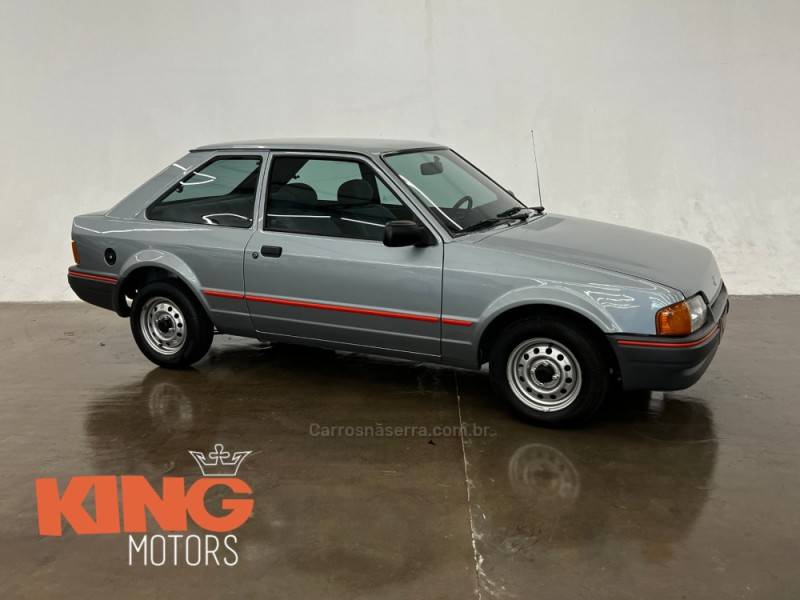 FORD - ESCORT - 1994/1994 - Cinza - R$ 25.900,00