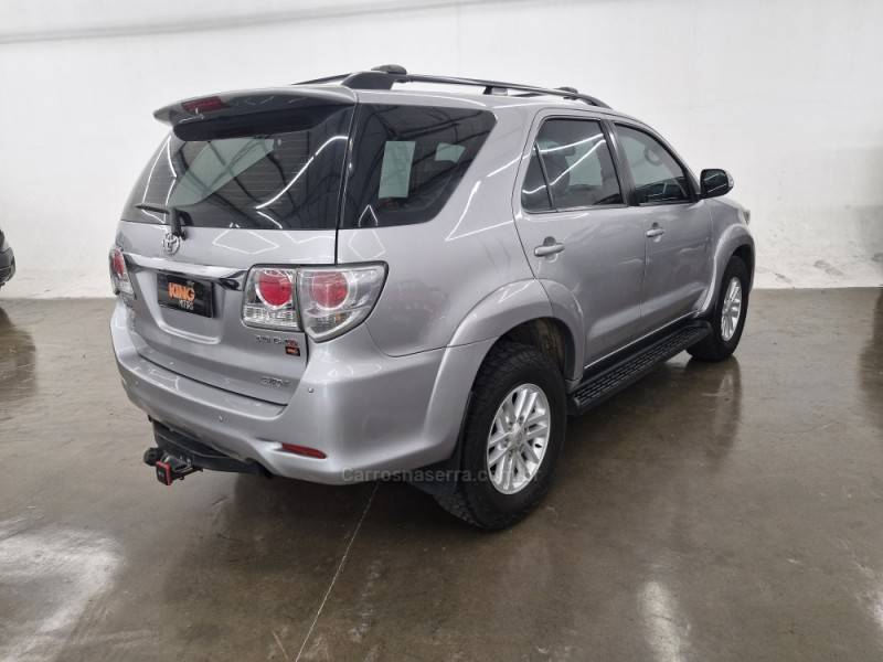 TOYOTA - HILUX SW4 - 2015/2015 - Prata - R$ 159.900,00