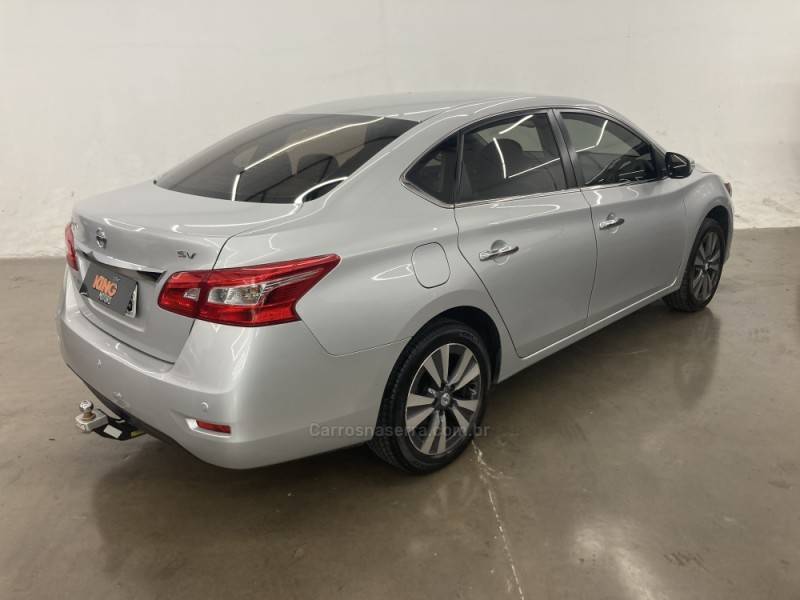 NISSAN - SENTRA - 2016/2017 - Prata - R$ 67.900,00