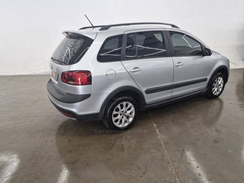 VOLKSWAGEN - SPACE CROSS - 2013/2014 - Prata - R$ 56.900,00