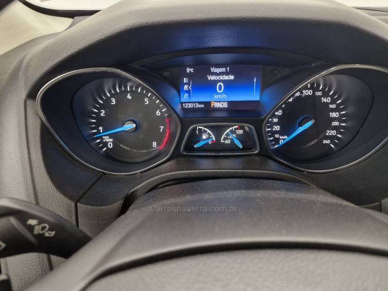 FORD - FOCUS - 2017/2018 - Cinza - R$ 79.900,00