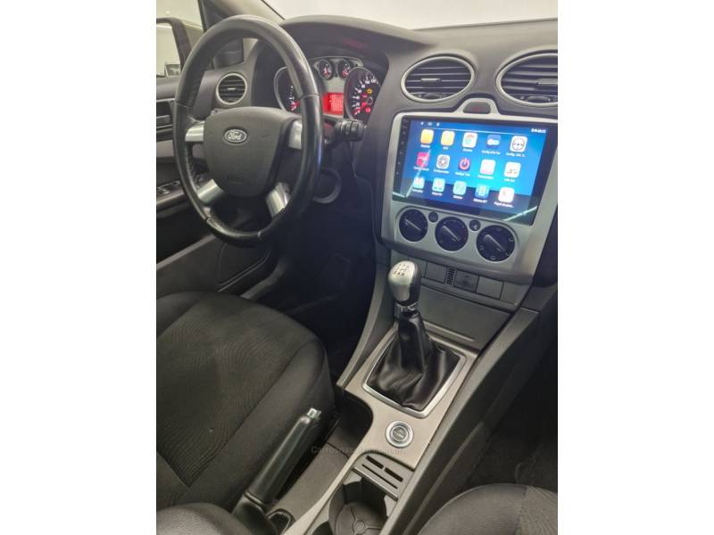 FORD - FOCUS - 2010/2011 - Prata - R$ 41.900,00