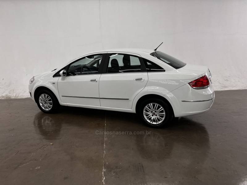 FIAT - LINEA - 2014/2015 - Branca - R$ 34.900,00