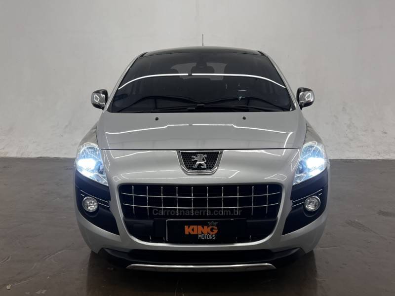 PEUGEOT - 3008 - 2011/2012 - Prata - R$ 43.900,00