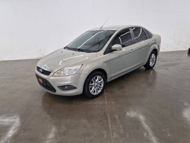 FORD - FOCUS - 2010/2011 - Prata - R$ 41.900,00
