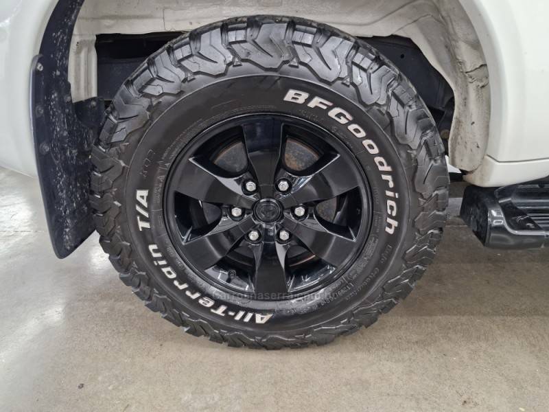 TOYOTA - HILUX SW4 - 2006/2006 - Branca - R$ 99.900,00