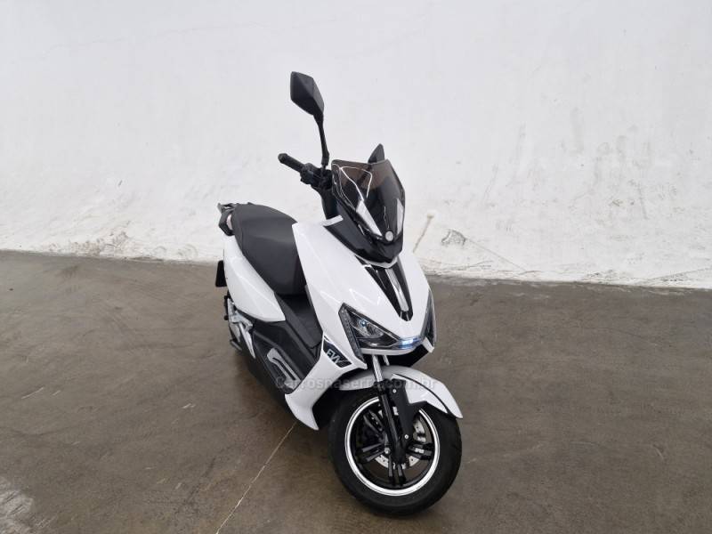 VOLTZ - EV01 - 2022/2021 - Branca - R$ 13.900,00