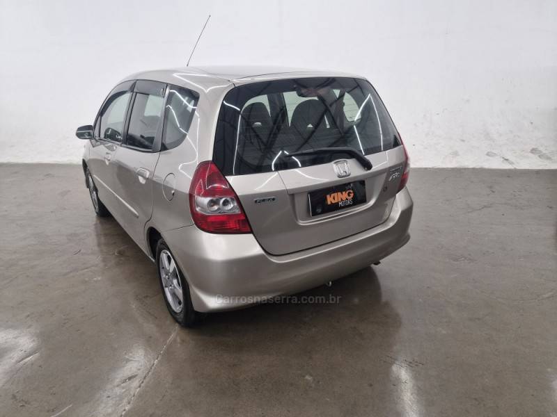 HONDA - FIT - 2007/2008 - Dourada - R$ 32.900,00