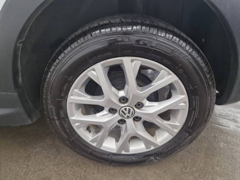 VOLKSWAGEN - SPACE CROSS - 2013/2014 - Prata - R$ 56.900,00