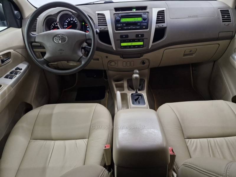 TOYOTA - HILUX SW4 - 2006/2006 - Branca - R$ 99.900,00