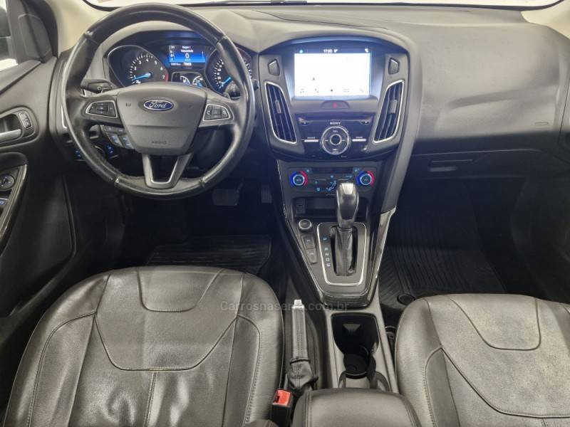 FORD - FOCUS - 2017/2018 - Cinza - R$ 79.900,00