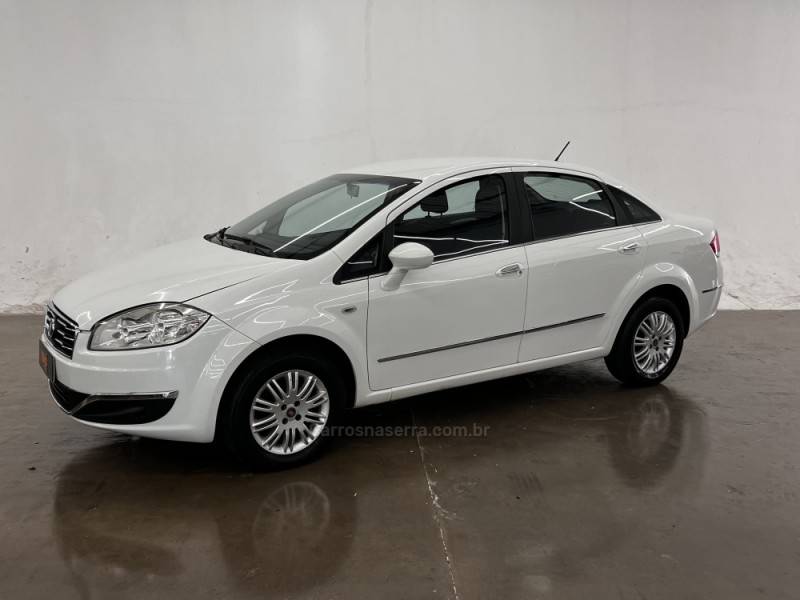 FIAT - LINEA - 2014/2015 - Branca - R$ 34.900,00