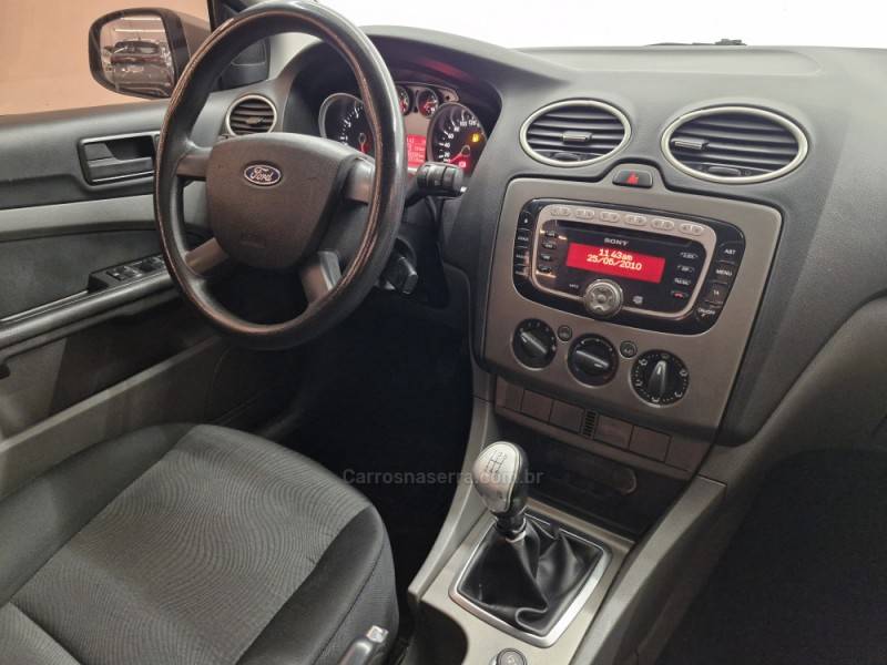 FORD - FOCUS - 2009/2009 - Prata - R$ 37.900,00