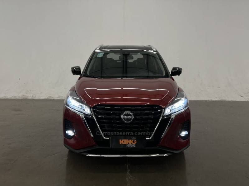 NISSAN - KICKS - 2023/2024 - Vermelha - R$ 129.900,00