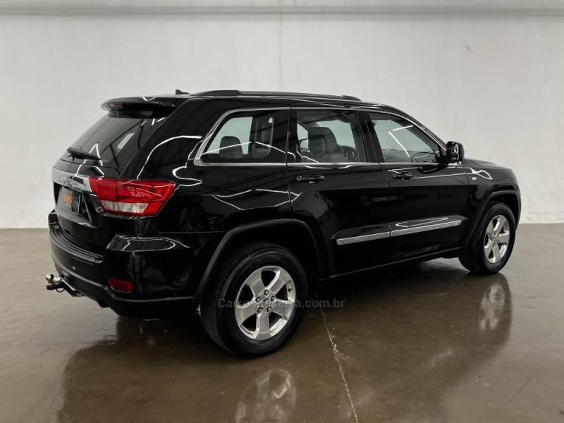 JEEP - GRAND CHEROKEE - 2011/2012 - Preta - R$ 65.900,00