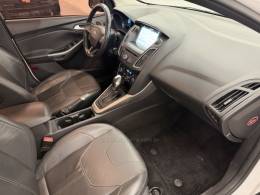 FORD - FOCUS - 2017/2018 - Branca - R$ 59.900,00
