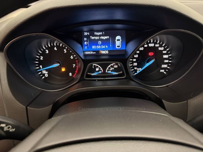 FORD - FOCUS - 2017/2018 - Branca - R$ 59.900,00