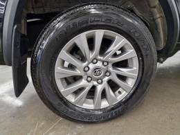 TOYOTA - HILUX SW4 - 2023/2024 - Preta - R$ 345.900,00
