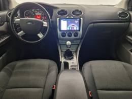 FORD - FOCUS - 2010/2011 - Prata - R$ 41.900,00