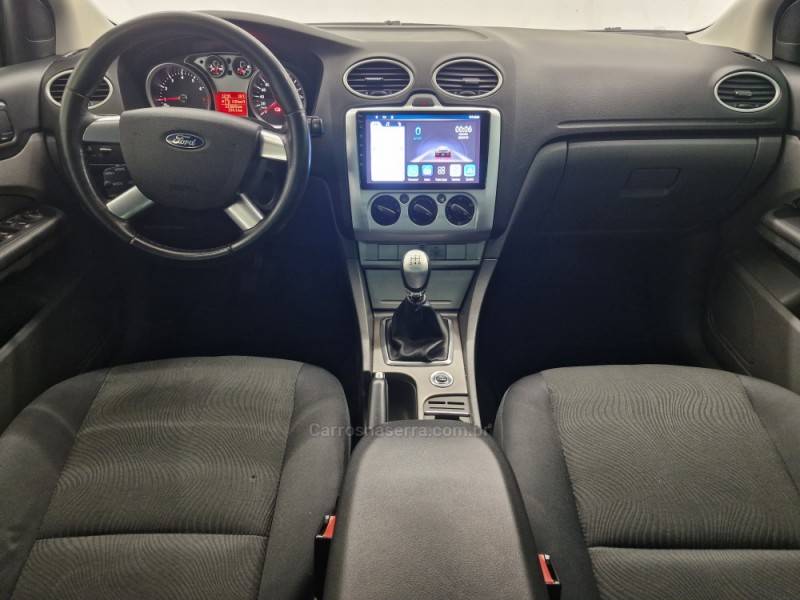 FORD - FOCUS - 2010/2011 - Prata - R$ 41.900,00