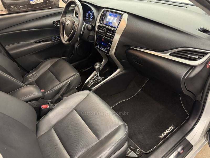 TOYOTA - YARIS - 2019/2020 - Prata - R$ 84.900,00