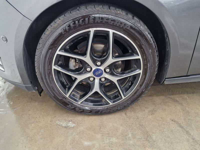 FORD - FOCUS - 2017/2018 - Cinza - R$ 79.900,00