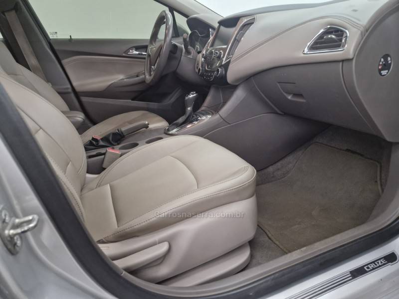 CHEVROLET - CRUZE - 2018/2019 - Prata - R$ 109.900,00