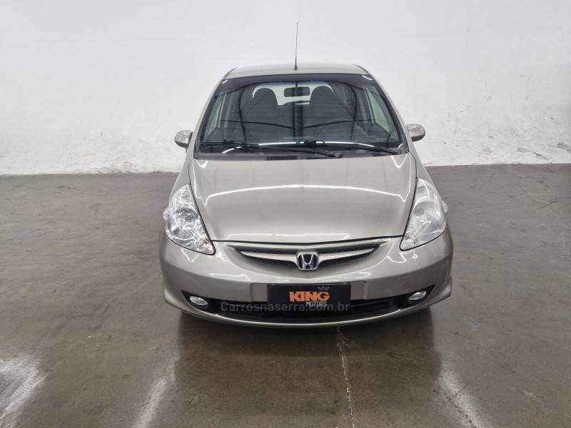 HONDA - FIT - 2007/2008 - Dourada - R$ 32.900,00
