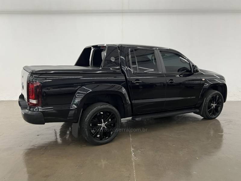 VOLKSWAGEN - AMAROK - 2020/2021 - Preta - R$ 195.900,00