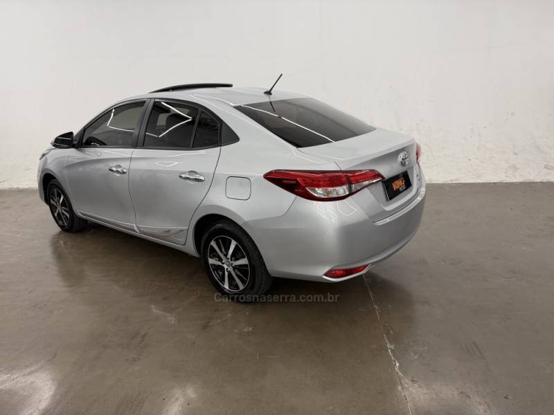 TOYOTA - YARIS - 2019/2020 - Prata - R$ 84.900,00